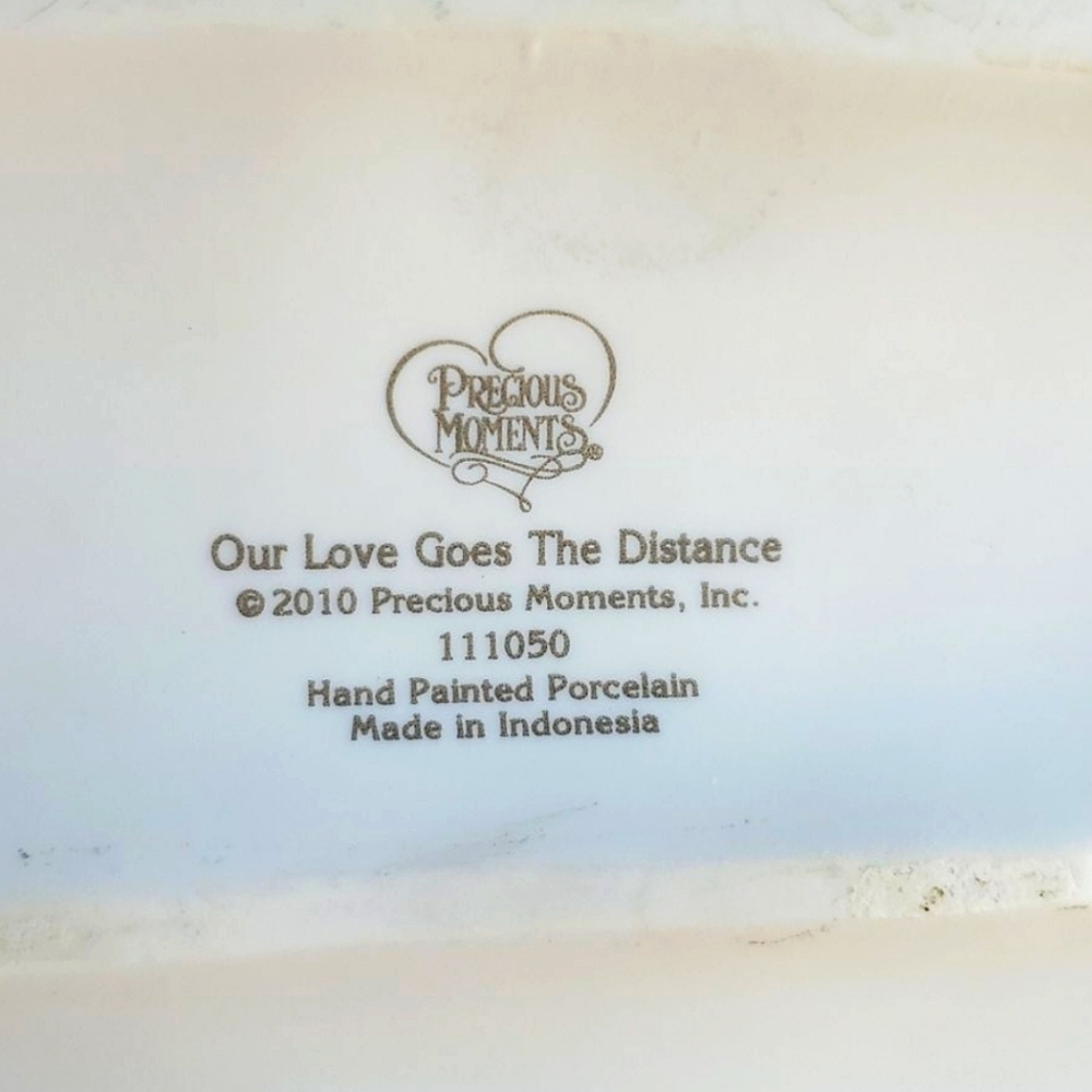 Precious Moments "Our Love Goes the Distance" - Picture 6 of 9